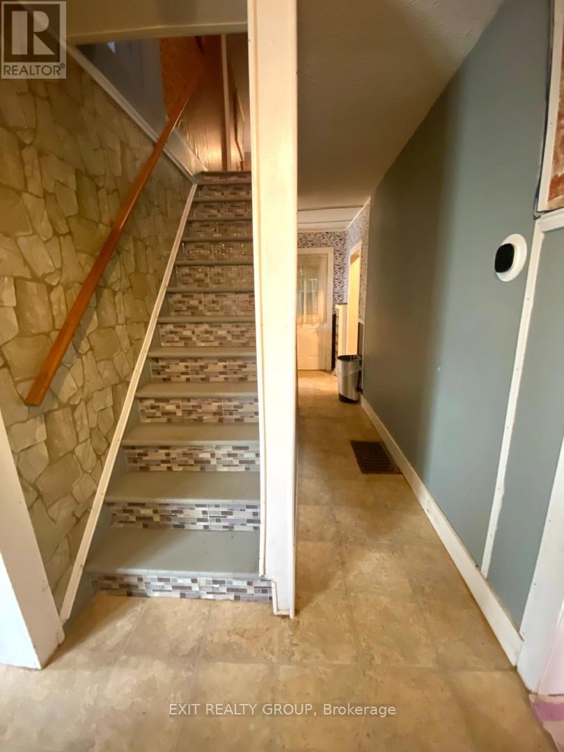 33 Glastonbury Road, Addington Highlands, Ontario K0H 2G0 - Photo 17 - X12525734