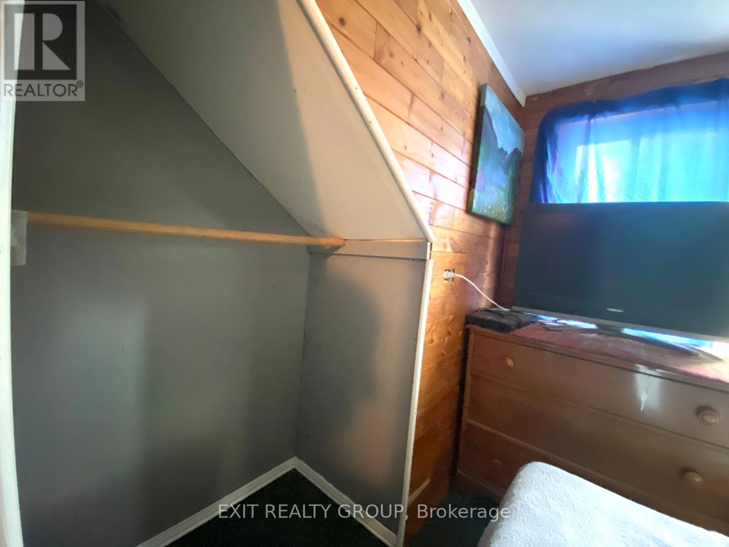 33 Glastonbury Road, Addington Highlands, Ontario K0H 2G0 - Photo 23 - X12525734