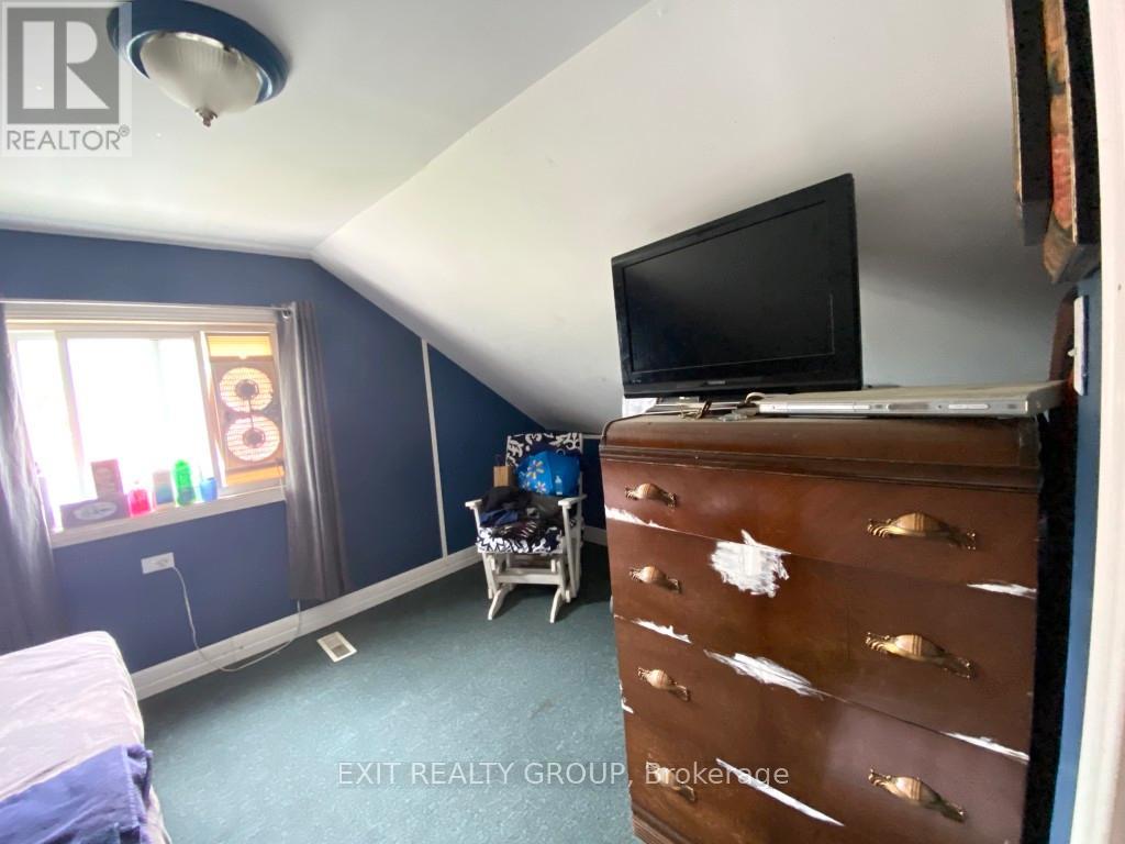 33 Glastonbury Road, Addington Highlands, Ontario K0H 2G0 - Photo 24 - X12525734