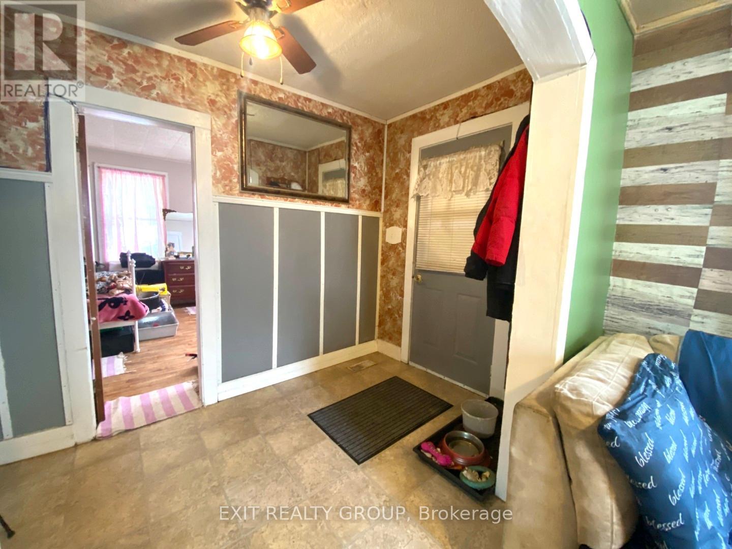 33 Glastonbury Road, Addington Highlands, Ontario K0H 2G0 - Photo 4 - X12525734