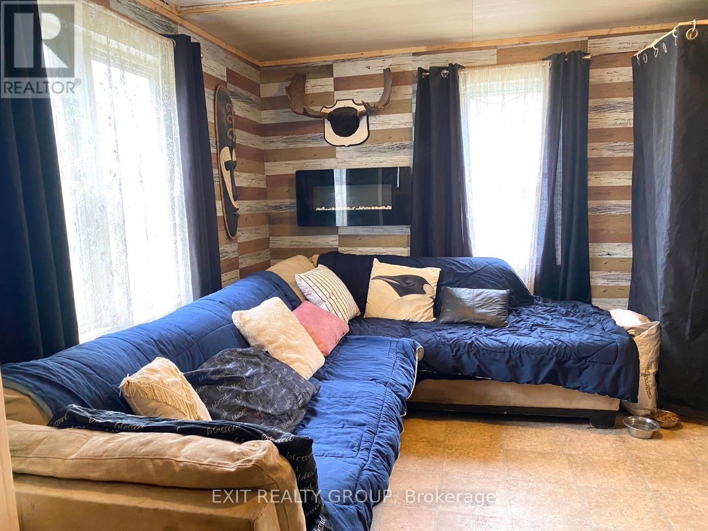 33 Glastonbury Road, Addington Highlands (Addington Highlands), Ontario  K0H 2G0 - Photo 6 - X12525734