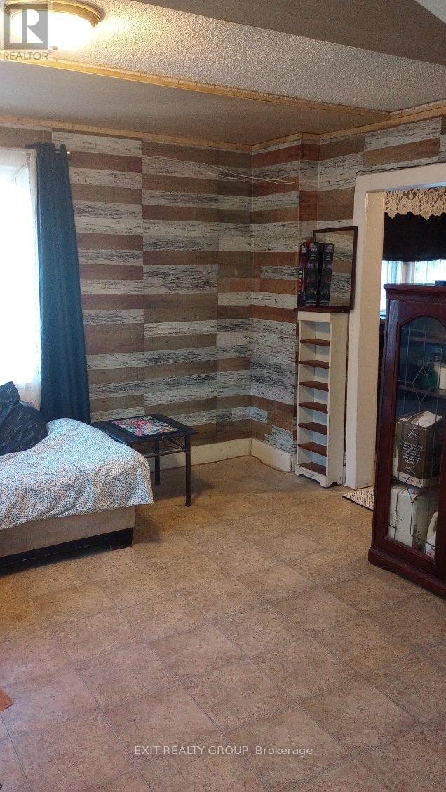 33 Glastonbury Road, Addington Highlands (Addington Highlands), Ontario  K0H 2G0 - Photo 7 - X12525734