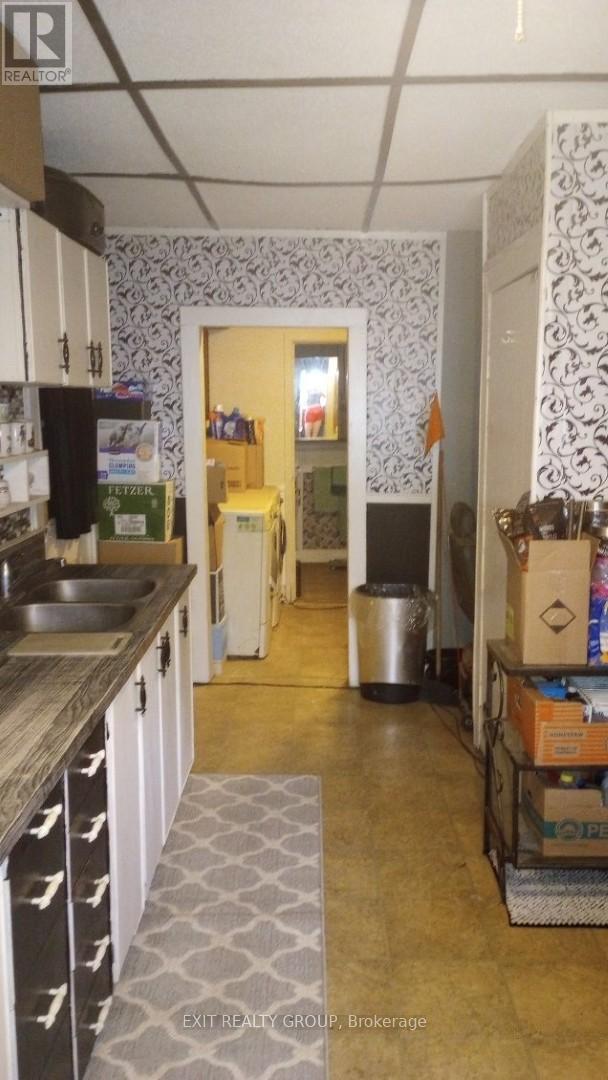 33 Glastonbury Road, Addington Highlands, Ontario K0H 2G0 - Photo 9 - X12525734