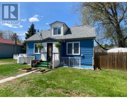 33 GLASTONBURY ROAD, Addington Highlands, Ontario