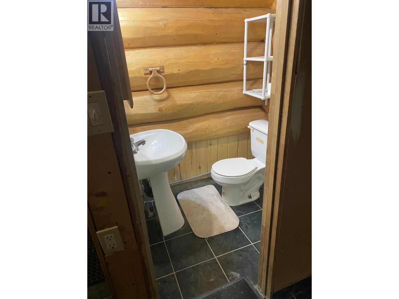 6192 Hunt Road, 100 Mile House, British Columbia  V0K 2E3 - Photo 10 - R3058245