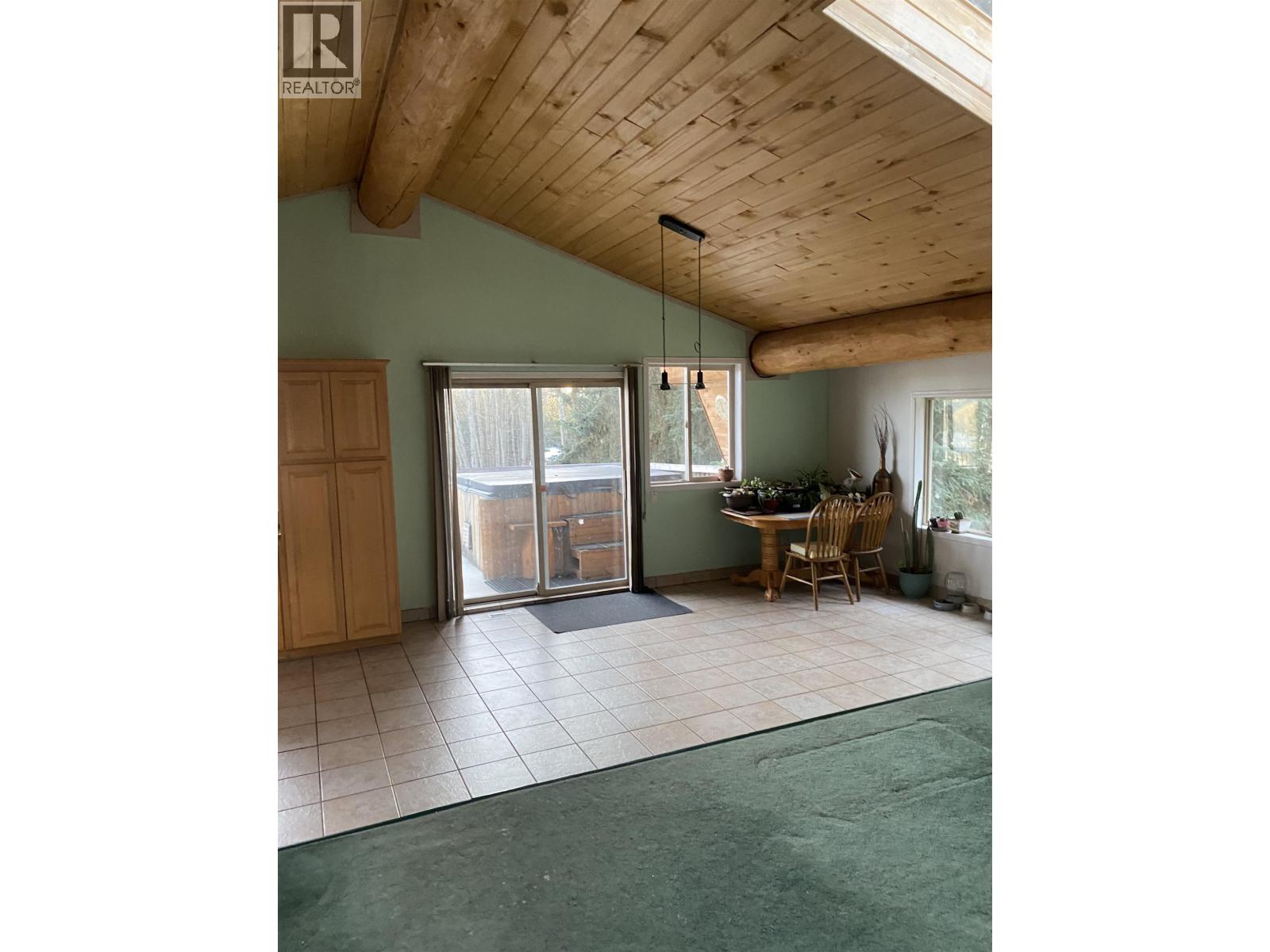 6192 Hunt Road, 100 Mile House, British Columbia  V0K 2E3 - Photo 11 - R3058245