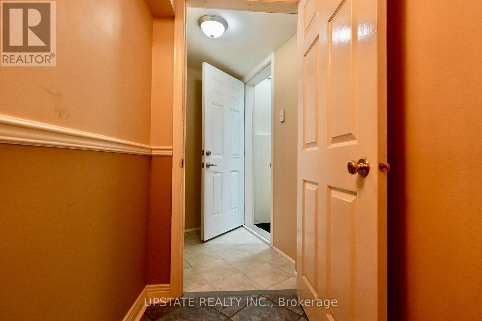 1627 Logandale Drive, Mississauga, Ontario  L5N 4M2 - Photo 2 - W12525672