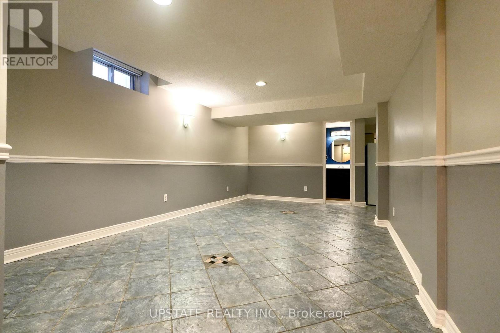 1627 Logandale Drive, Mississauga, Ontario  L5N 4M2 - Photo 5 - W12525672