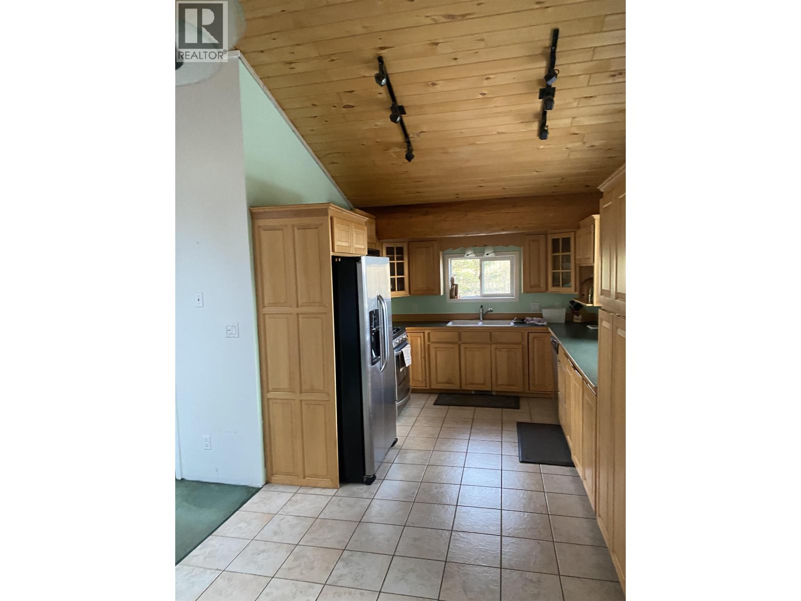 6192 Hunt Road, 100 Mile House, British Columbia  V0K 2E3 - Photo 8 - R3058245