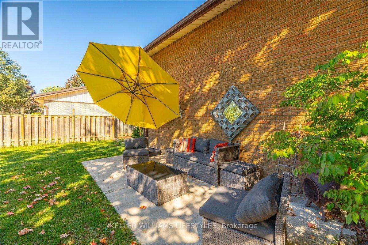 34 Stanhope Crescent, London South, Ontario  N6C 3B2 - Photo 3 - X12525772