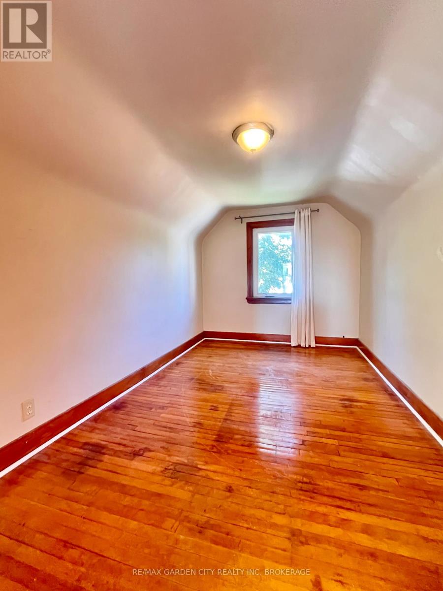 95 Page Street, St. Catharines, Ontario L2R 4A8 - Photo 4 - X12447814