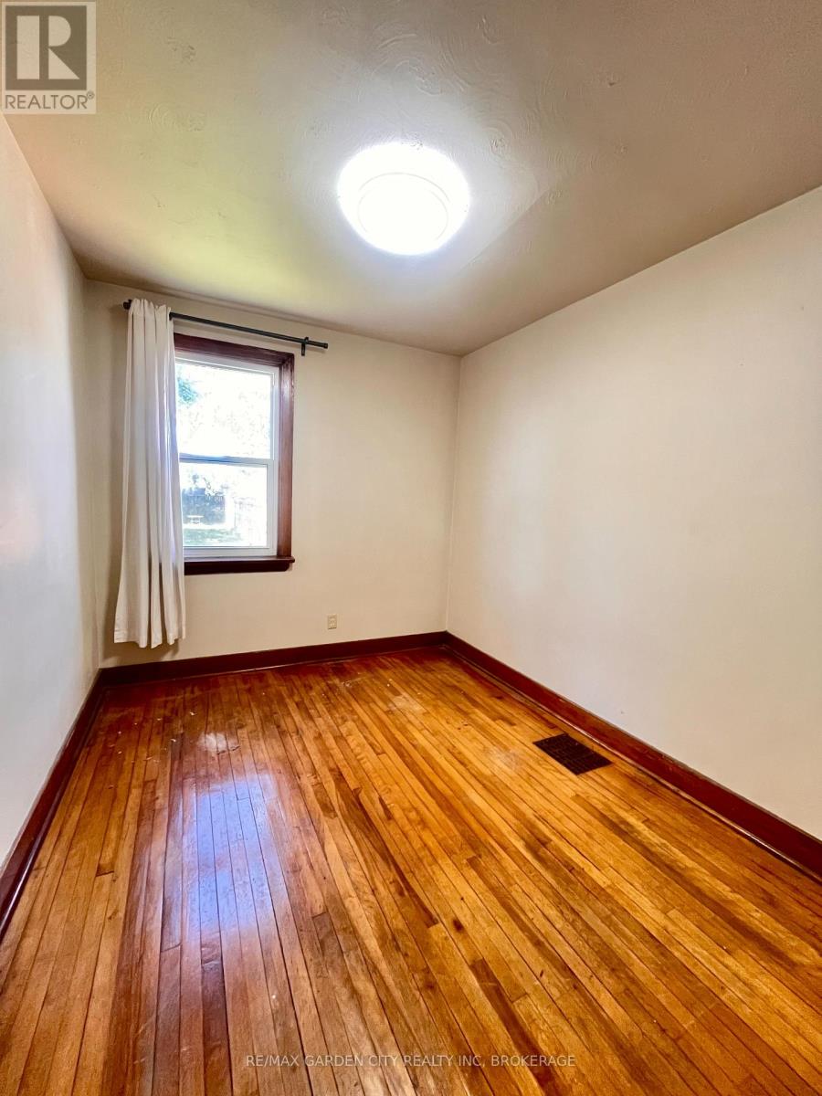 95 Page Street, St. Catharines, Ontario L2R 4A8 - Photo 6 - X12447814