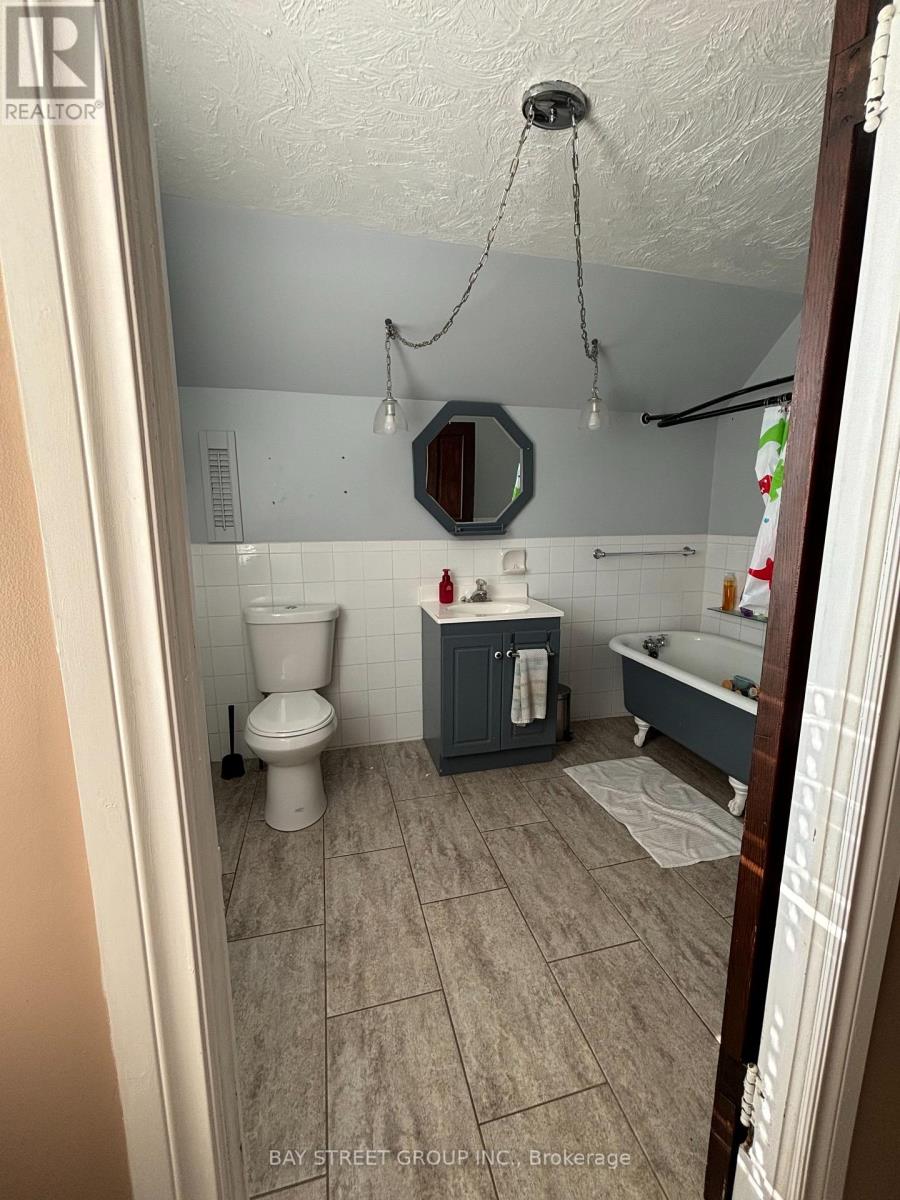 236 Beaver Street, Thorold, Ontario  L2V 1C1 - Photo 6 - X12525686