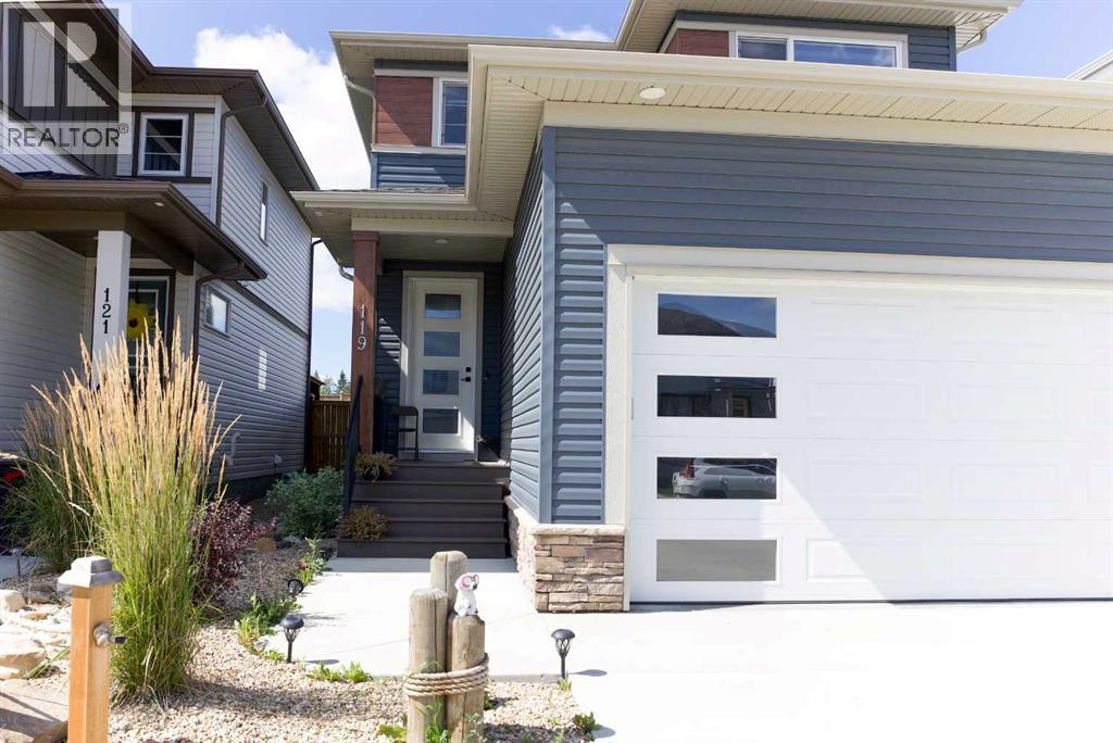 119 Crestview Boulevard, Sylvan Lake, Alberta  T4S 0V8 - Photo 3 - A2250954