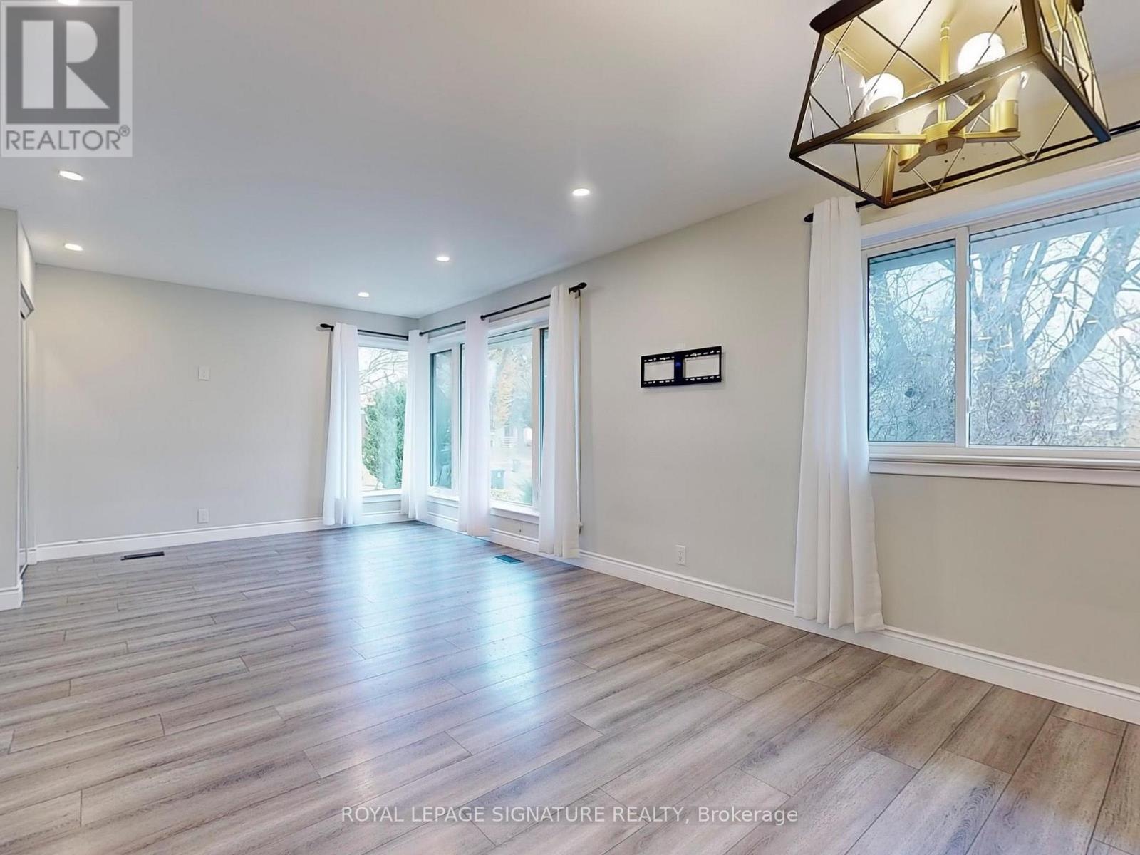 Main - 10 Vesper Court, Toronto, Ontario  M1H 1C2 - Photo 5 - E12497764