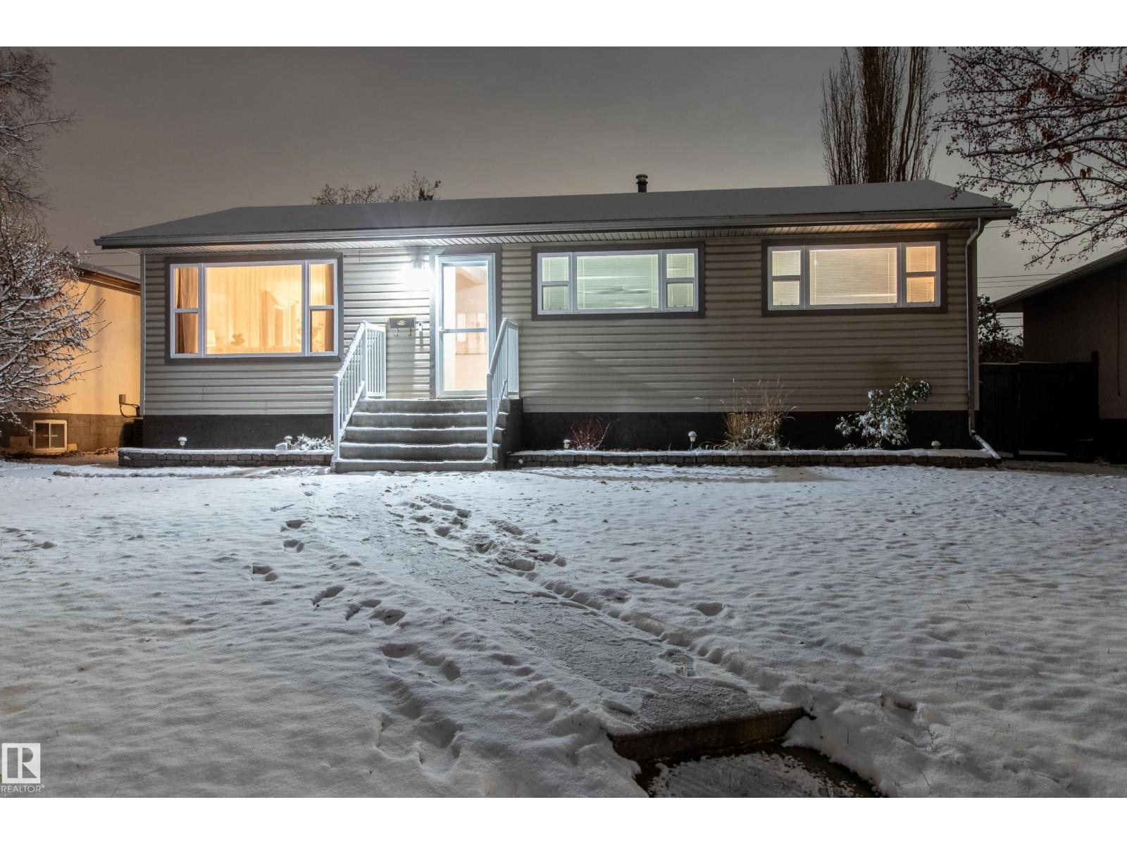 8916 148 ST NW, Edmonton, Alberta