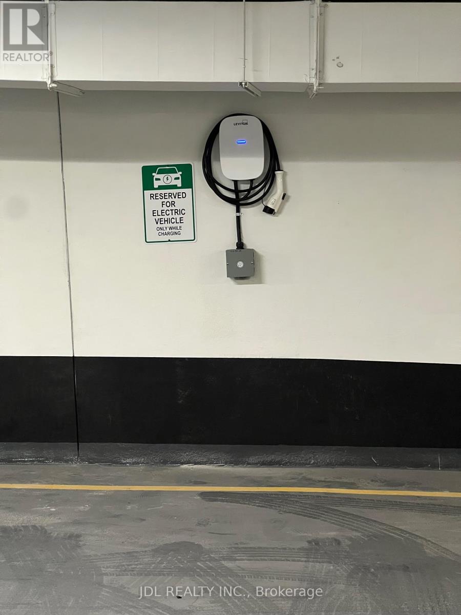 8 Wellesley Street W, Toronto, Ontario  M4Y 0J5 - Photo 3 - C12525716