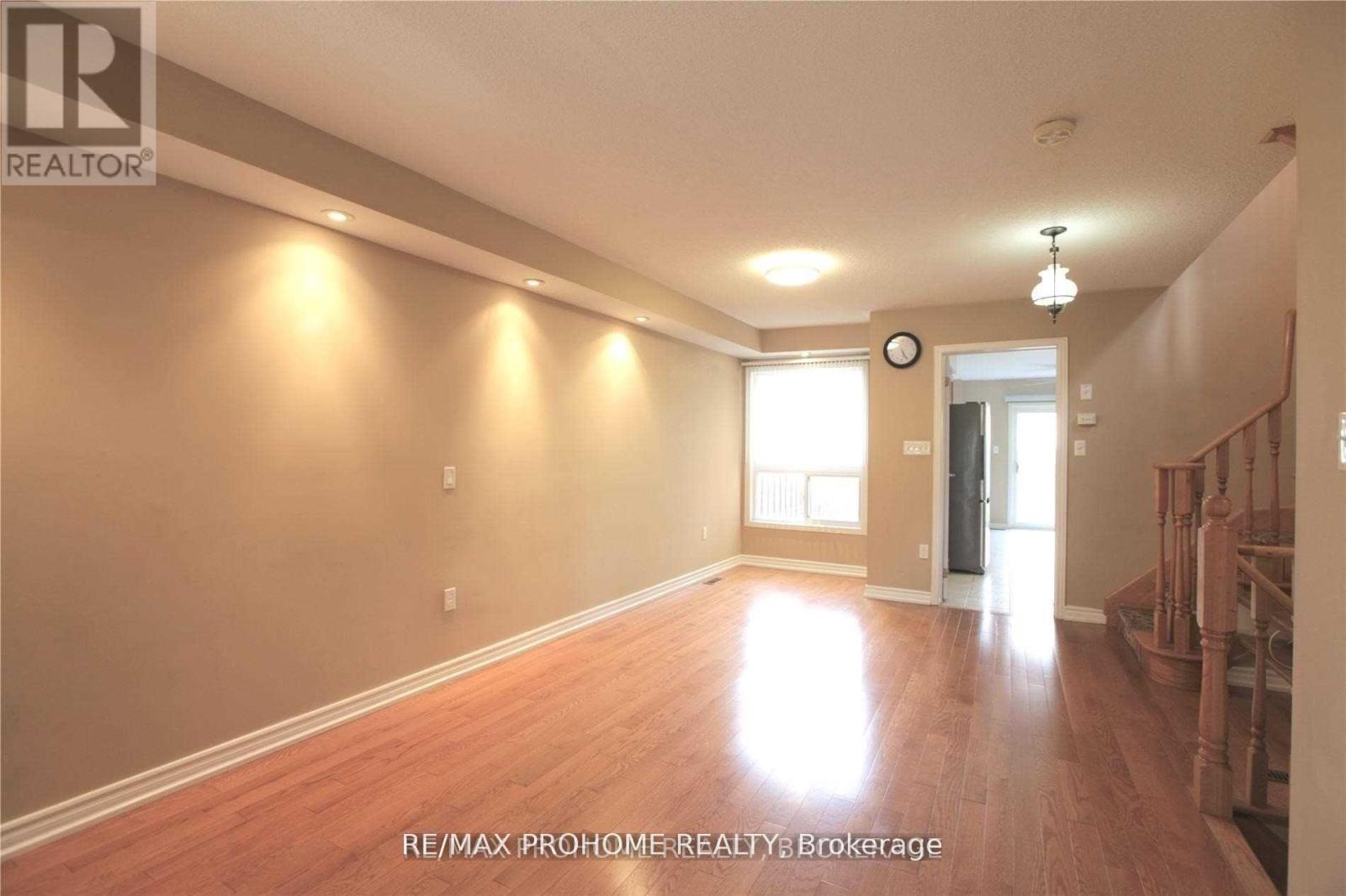 73 Briarcrest Drive, Markham, Ontario  L6C 3E7 - Photo 3 - N12454248