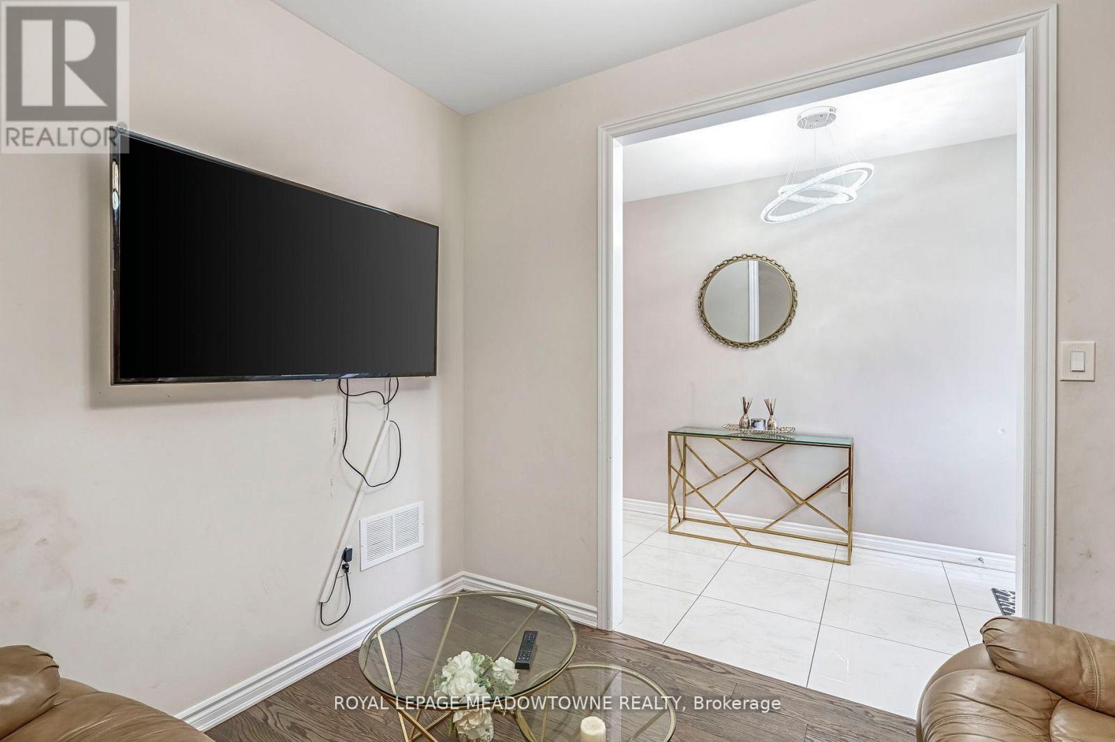 1029 Barton Way, Innisfil, Ontario  L9S 4R7 - Photo 11 - N12525742