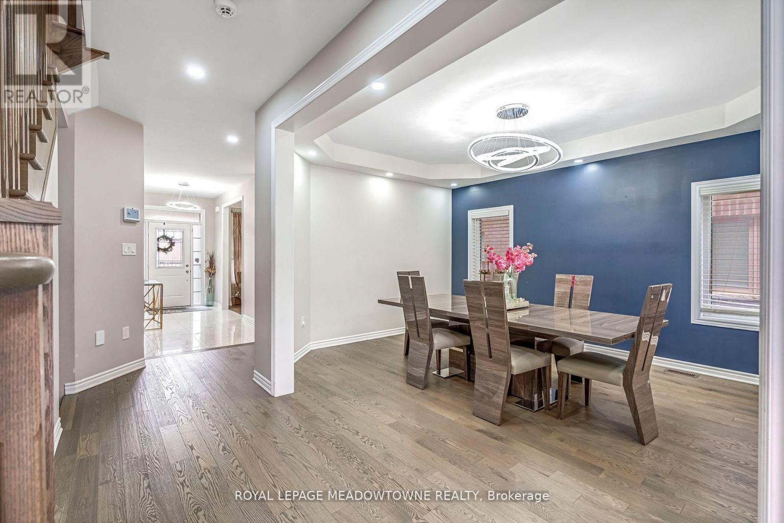 1029 Barton Way, Innisfil, Ontario  L9S 4R7 - Photo 7 - N12525742