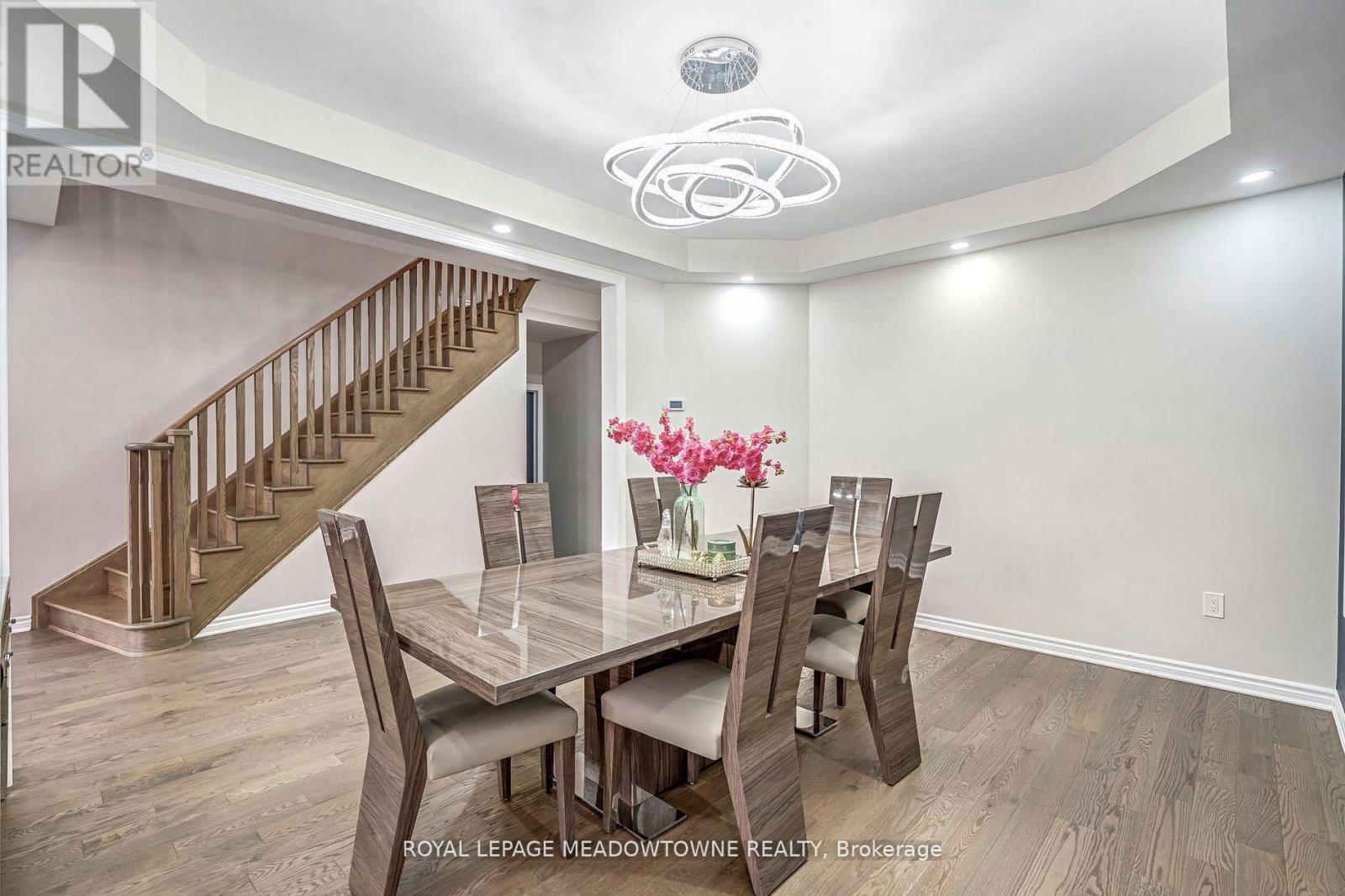 1029 Barton Way, Innisfil, Ontario  L9S 4R7 - Photo 9 - N12525742