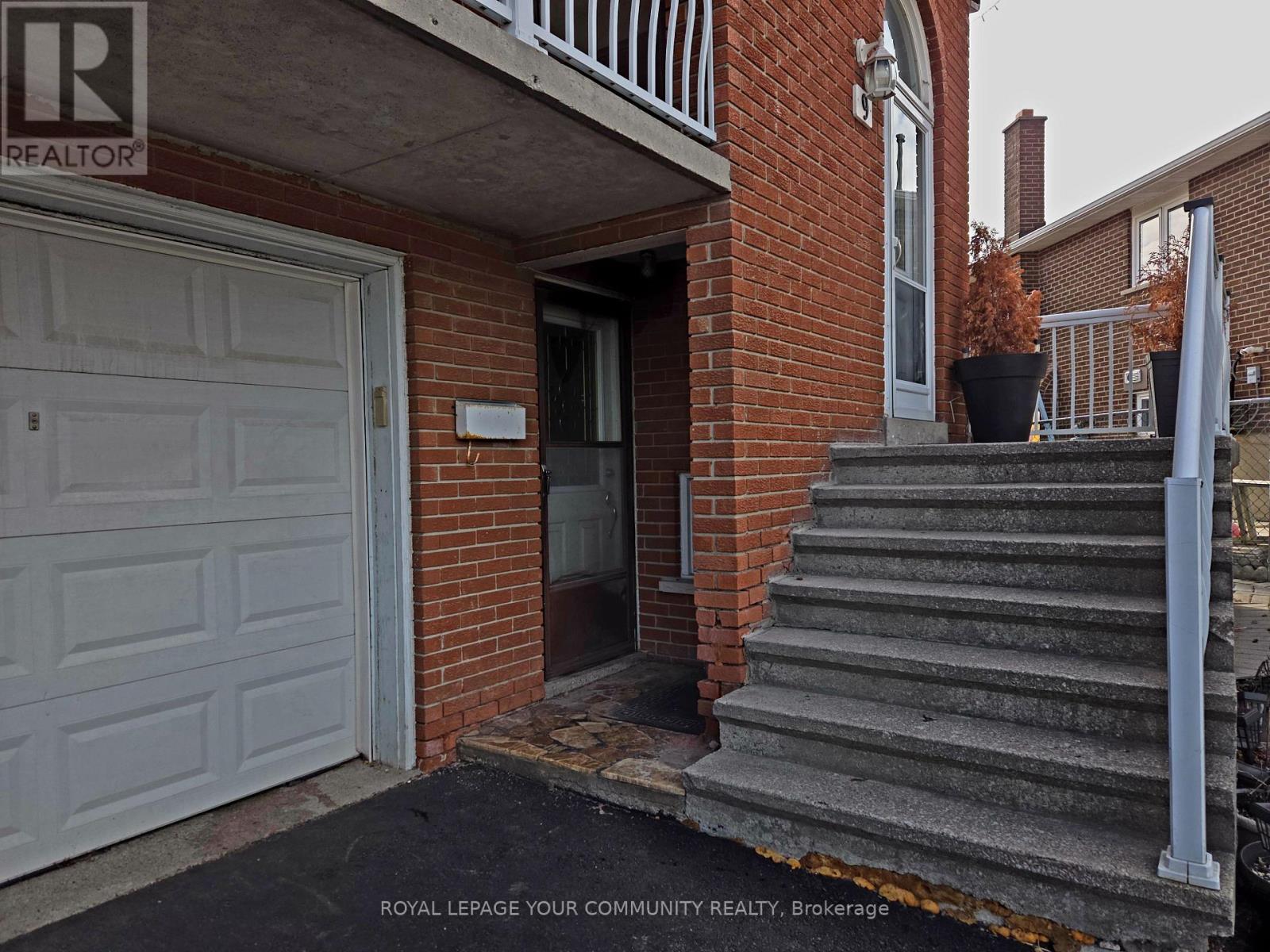 9 Stocco Court, Vaughan, Ontario  L4L 2X9 - Photo 2 - N12525786