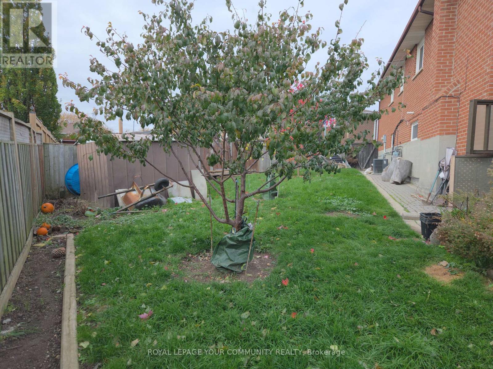 9 Stocco Court, Vaughan, Ontario  L4L 2X9 - Photo 7 - N12525786