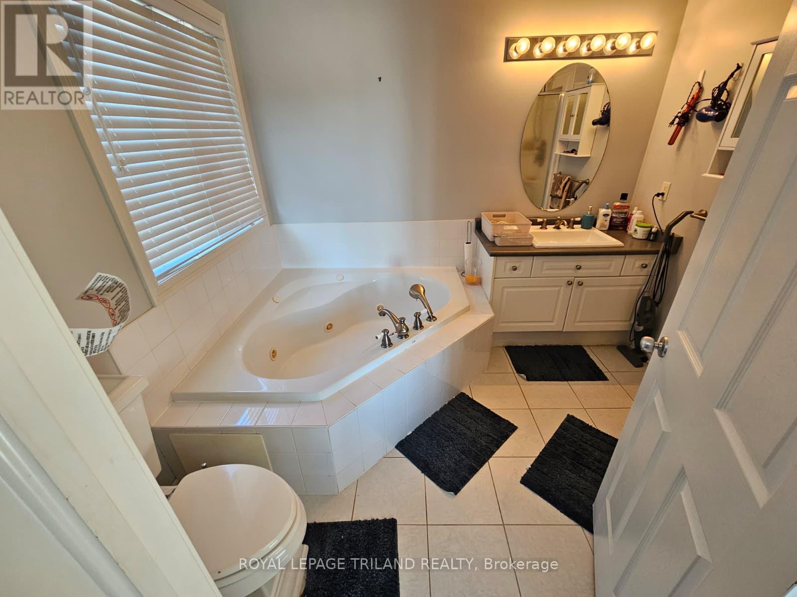 2404 Asima Drive, London South, Ontario  N6M 0B3 - Photo 12 - X12525794