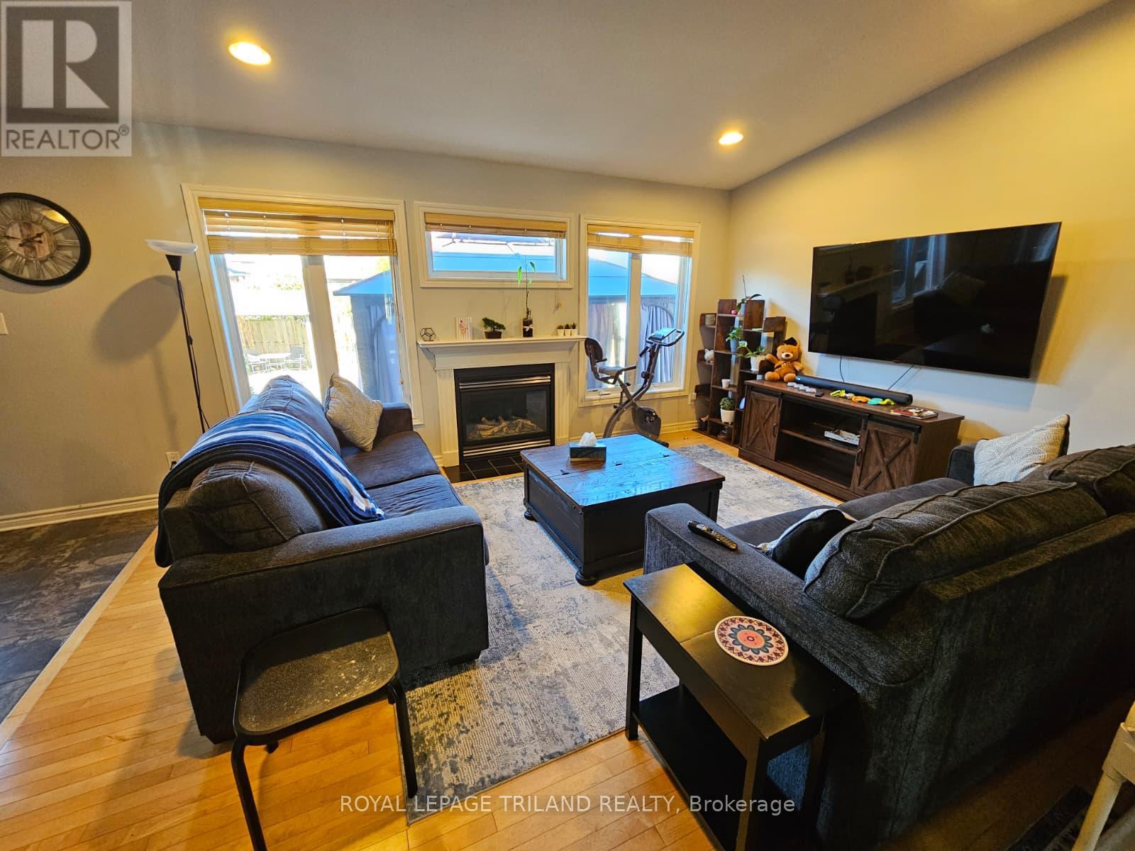 2404 Asima Drive, London South, Ontario  N6M 0B3 - Photo 8 - X12525794