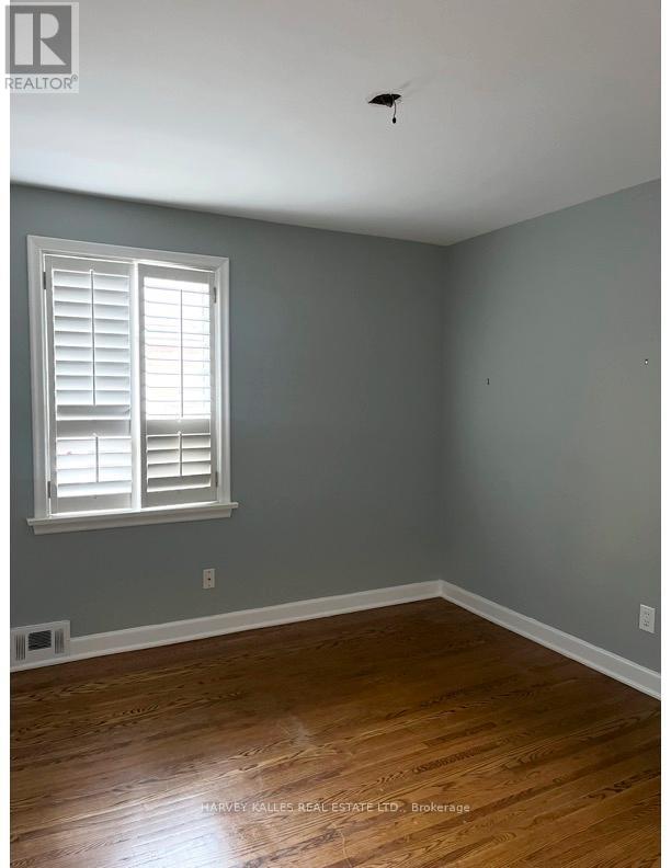 16 Nashland Avenue, Toronto, Ontario  M9B 2V4 - Photo 11 - W12525714