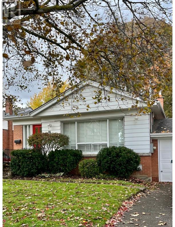 16 Nashland Avenue, Toronto, Ontario  M9B 2V4 - Photo 2 - W12525714