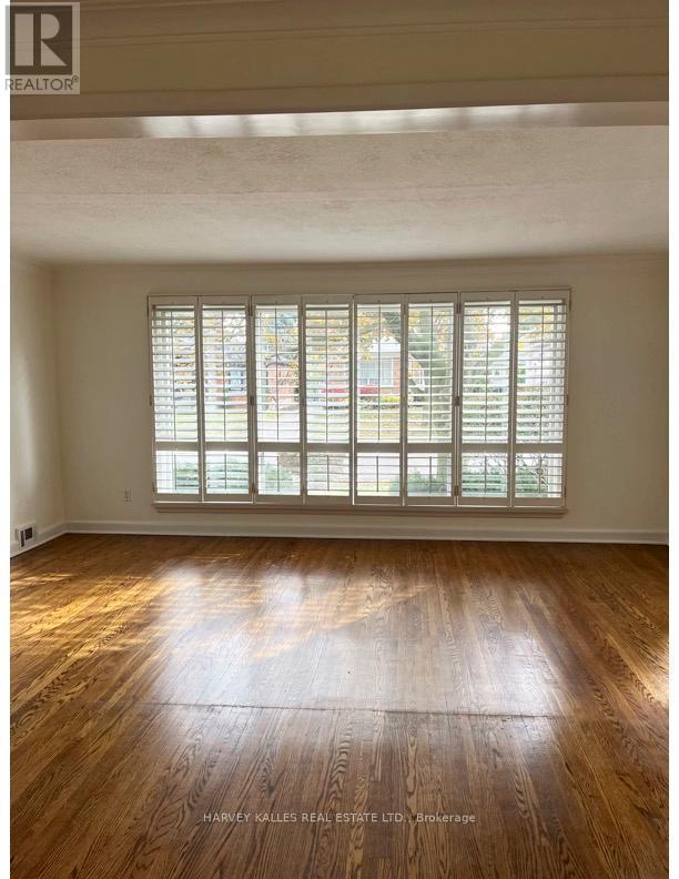 16 Nashland Avenue, Toronto, Ontario  M9B 2V4 - Photo 3 - W12525714