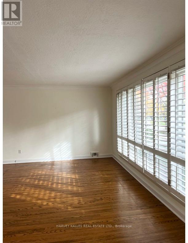 16 Nashland Avenue, Toronto, Ontario  M9B 2V4 - Photo 4 - W12525714