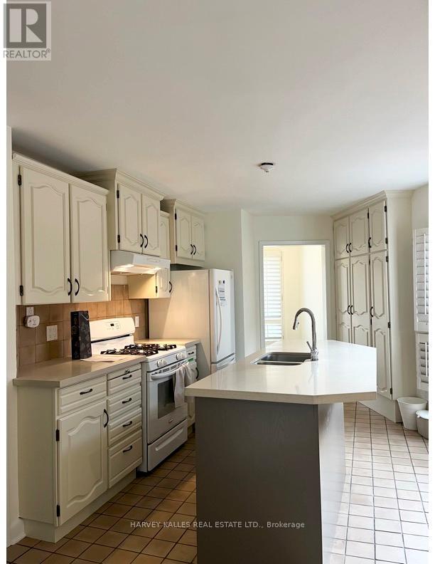 16 Nashland Avenue, Toronto, Ontario  M9B 2V4 - Photo 5 - W12525714