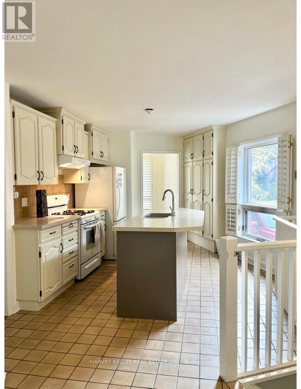 16 Nashland Avenue, Toronto, Ontario  M9B 2V4 - Photo 6 - W12525714