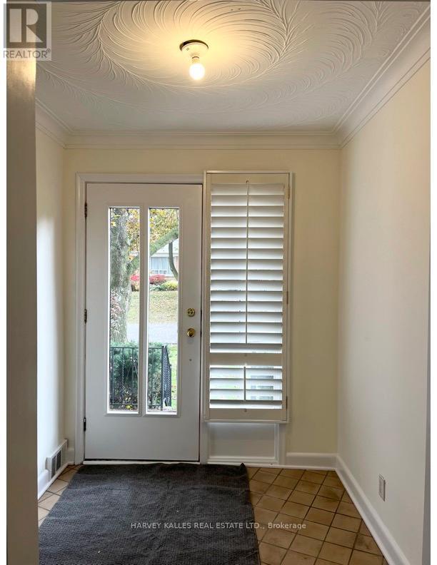 16 Nashland Avenue, Toronto, Ontario  M9B 2V4 - Photo 7 - W12525714