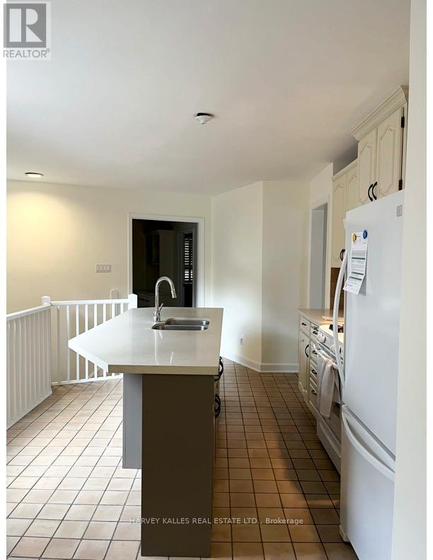 16 Nashland Avenue, Toronto, Ontario  M9B 2V4 - Photo 8 - W12525714