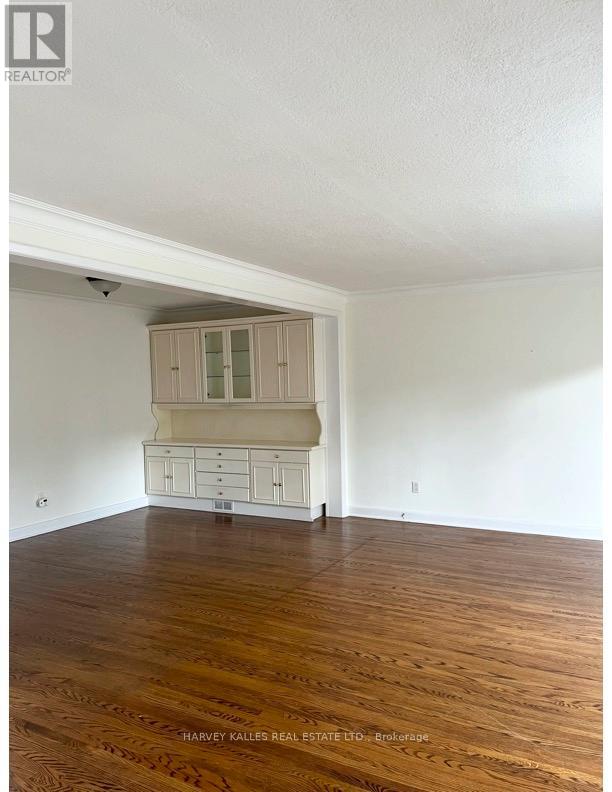 16 Nashland Avenue, Toronto, Ontario  M9B 2V4 - Photo 9 - W12525714