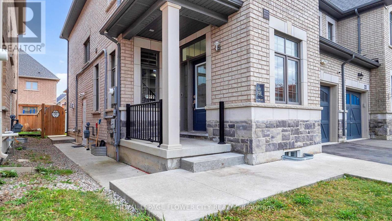 23 Faders Drive, Brampton, Ontario  L7A 4Y2 - Photo 3 - W12525728