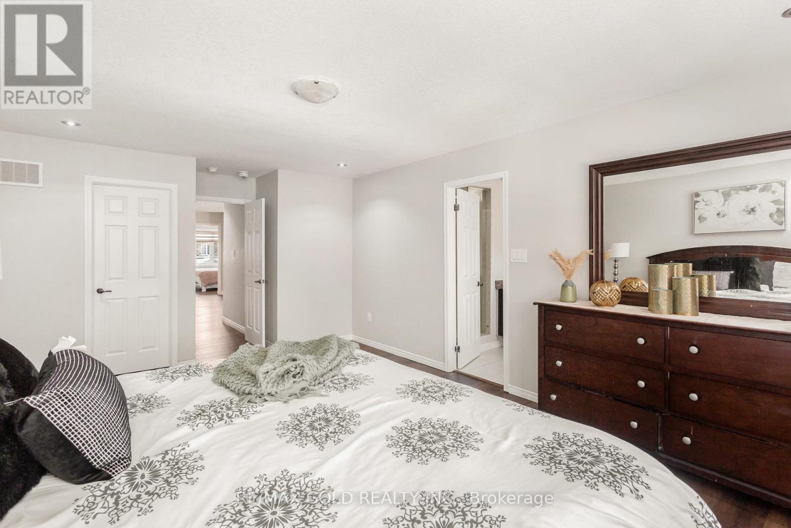 486 Queen Mary Drive, Brampton, Ontario  L7A 4N3 - Photo 33 - W12525736