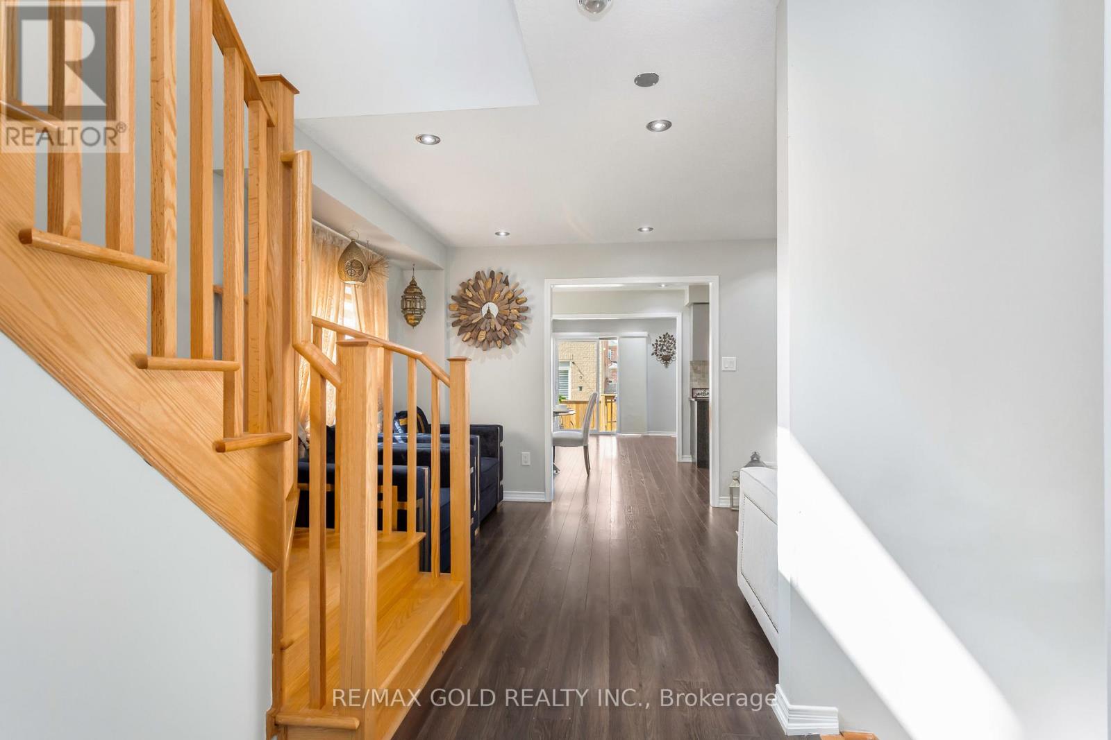 486 Queen Mary Drive, Brampton, Ontario  L7A 4N3 - Photo 7 - W12525736