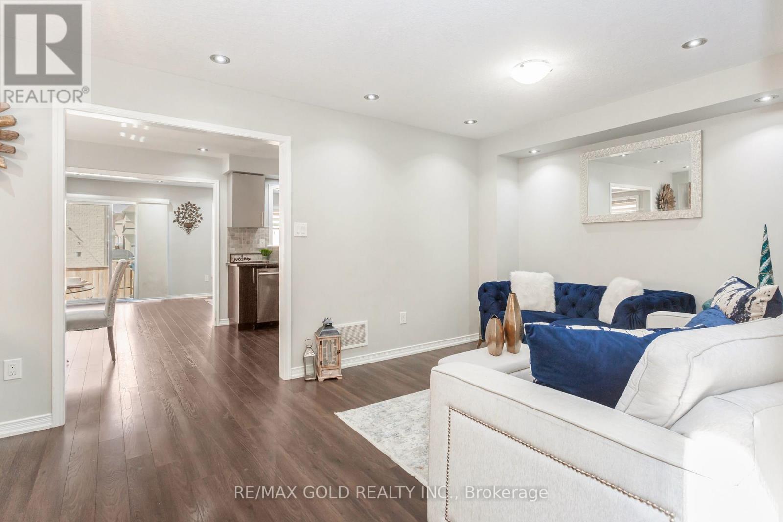 486 Queen Mary Drive, Brampton, Ontario  L7A 4N3 - Photo 8 - W12525736