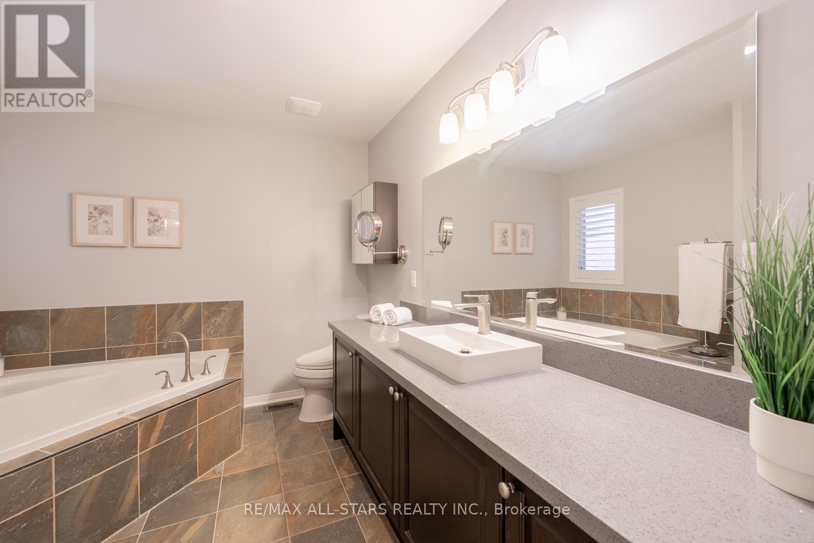 94 Chambersburg Way, Whitchurch-Stouffville, Ontario  L4A 0X8 - Photo 23 - N12376057