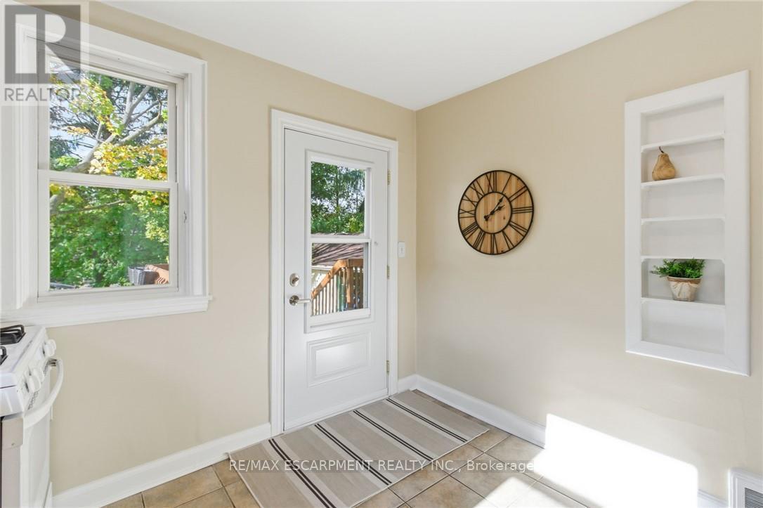 76 East 15th Street, Hamilton, Ontario  L9A 4E9 - Photo 12 - X12525730