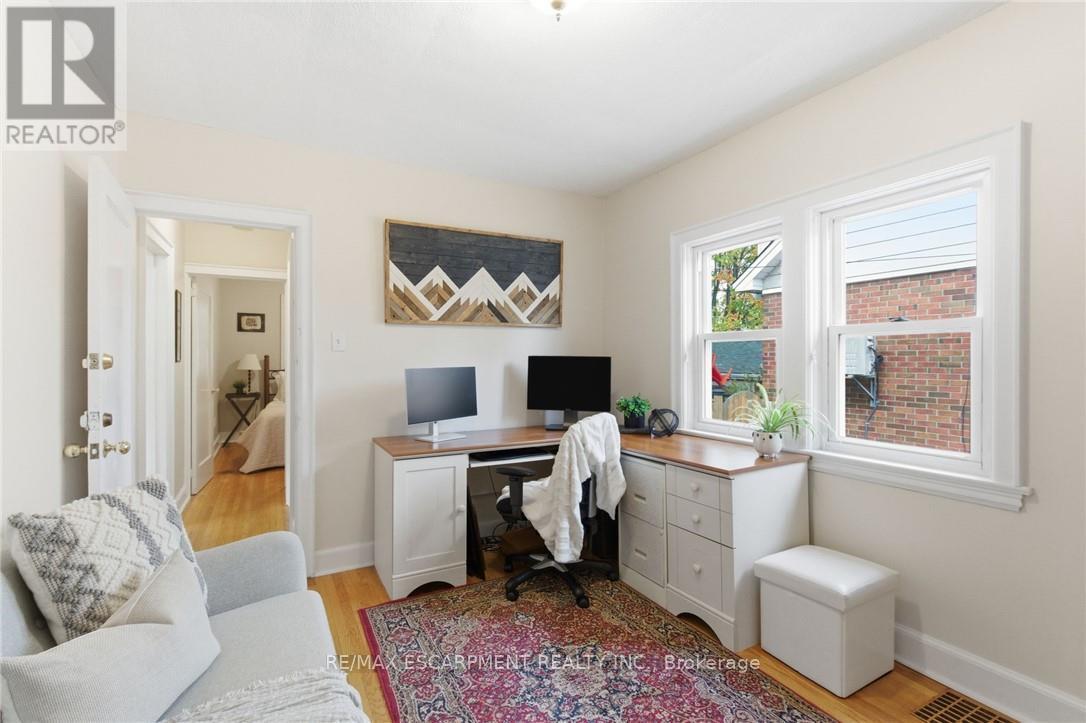 76 East 15th Street, Hamilton, Ontario  L9A 4E9 - Photo 3 - X12525730