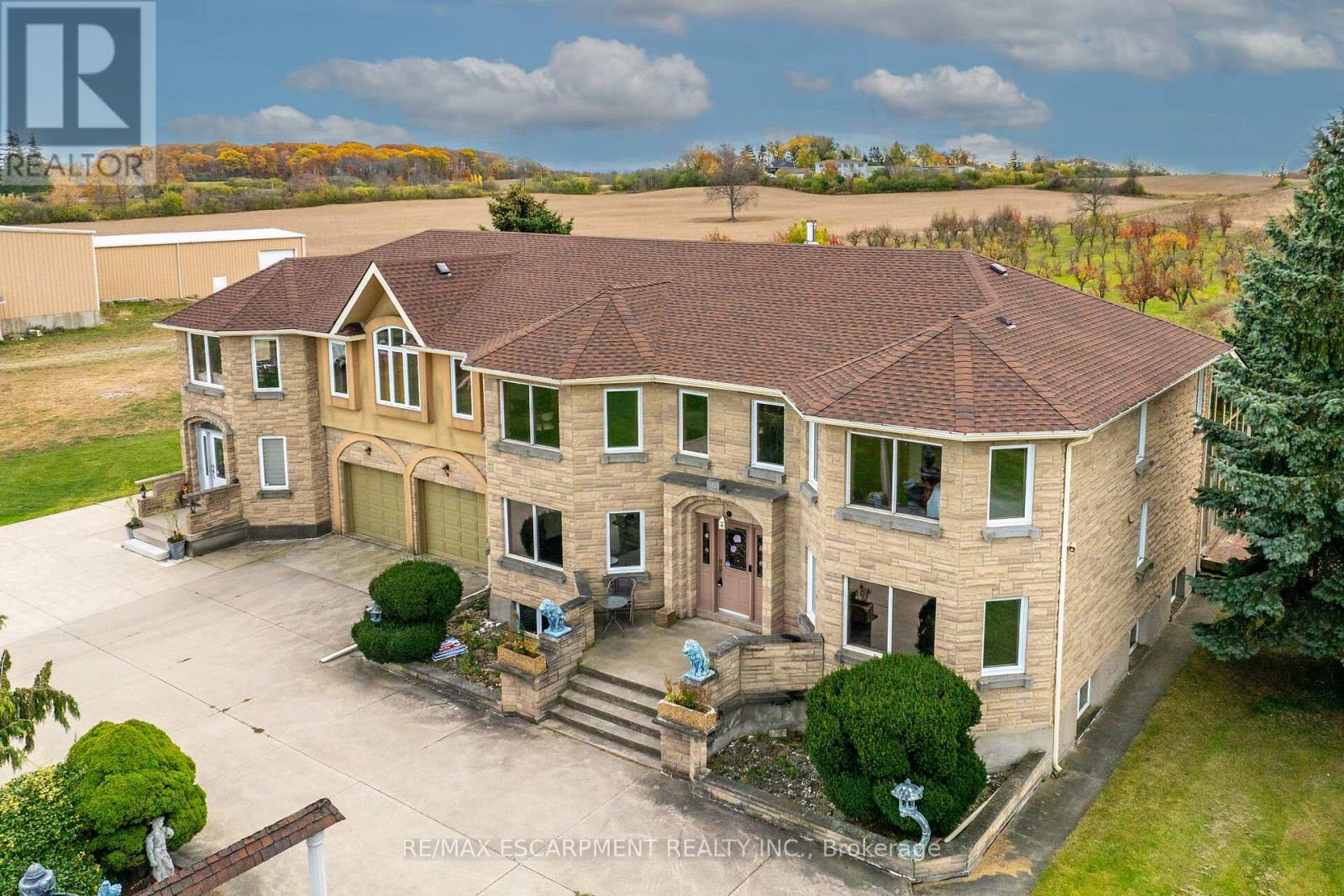 568 Ridge Road, Hamilton, Ontario  L8J 2Y6 - Photo 2 - X12525778