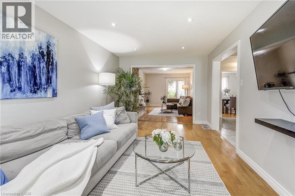 2212 Melissa Crescent, Burlington, Ontario  L7P 4J7 - Photo 7 - 40786815