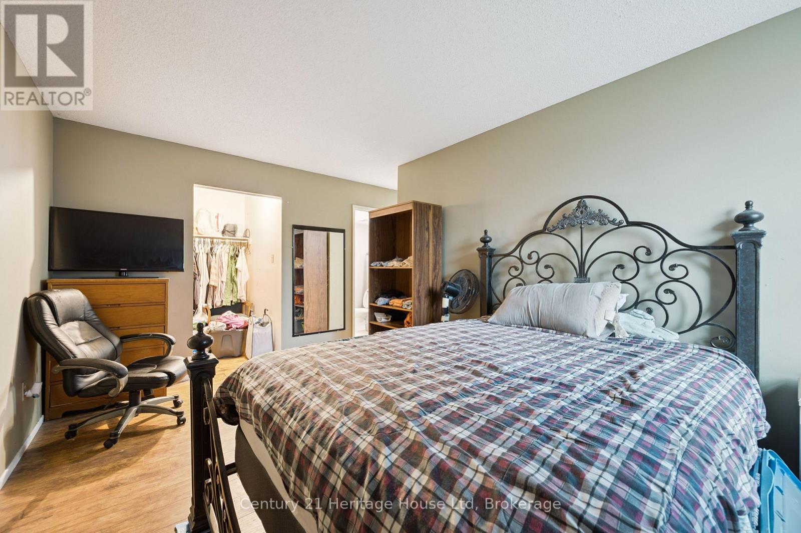 203 - 10 Ajax Street, Guelph, Ontario N1H 7N6 - Photo 11 - X12525804