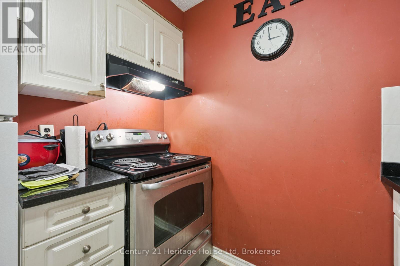 203 - 10 Ajax Street, Guelph, Ontario N1H 7N6 - Photo 6 - X12525804