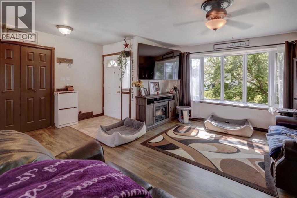 426 9 Street, Beiseker, Alberta  T0M 0G0 - Photo 7 - A2251570